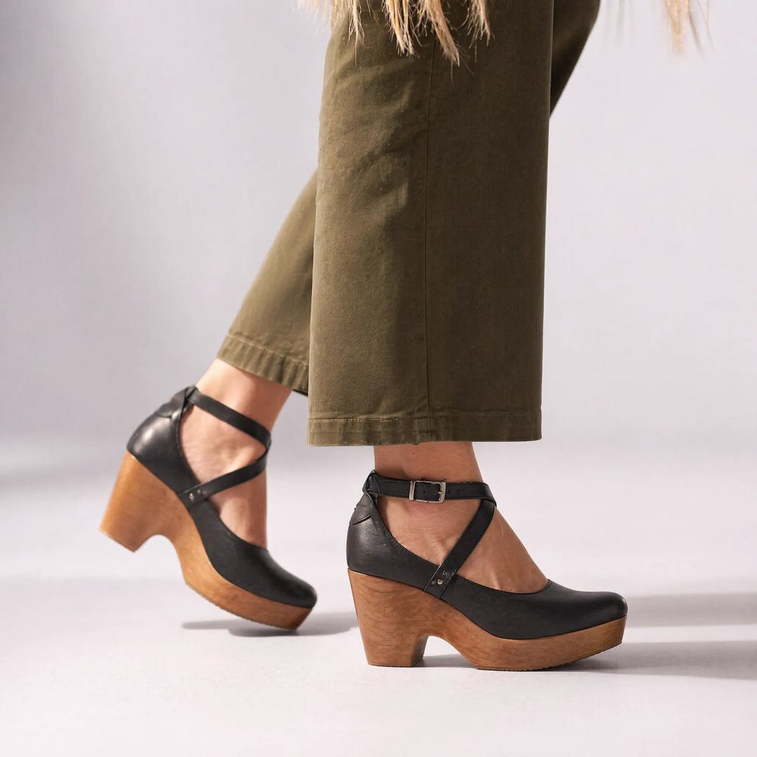 Aleria - Closed-Toe Wedge Heels