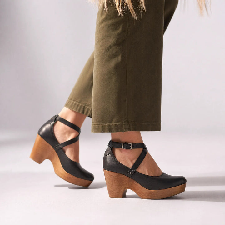 Aleria - Closed-Toe Wedge Heels