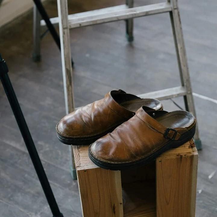 Men’s Leather Slippers with Orthopedic Support and Breathable Design