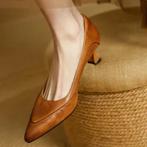 Women’s Pumps with Pointed Toe and Mid Heel