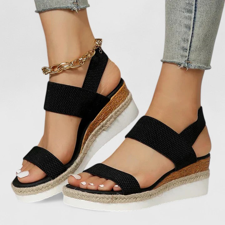 Women’s Sandals with Adjustable Straps and Flexible Sole