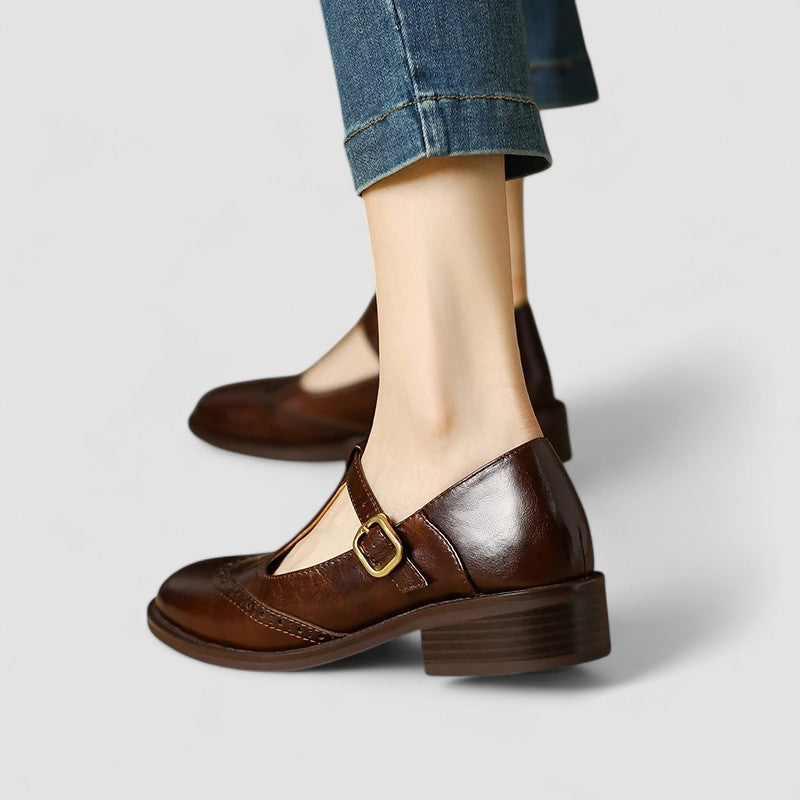 Women’s Shoes with Insole and Classic Strap