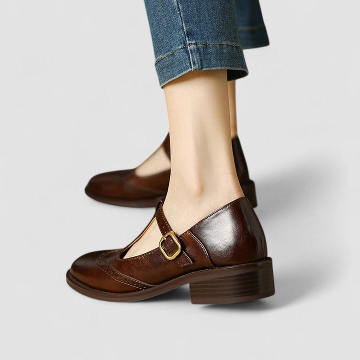 Women’s Shoes with Insole and Classic Strap