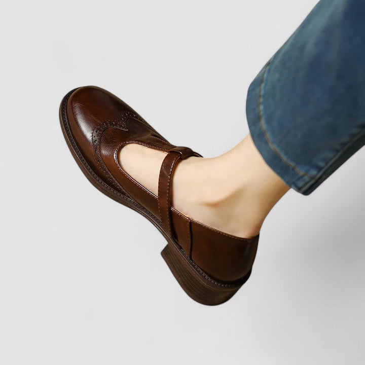 Women’s Shoes with Insole and Classic Strap