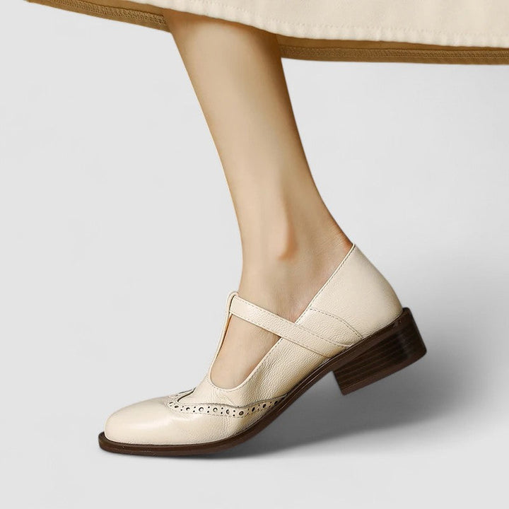 Women’s Shoes with Insole and Classic Strap
