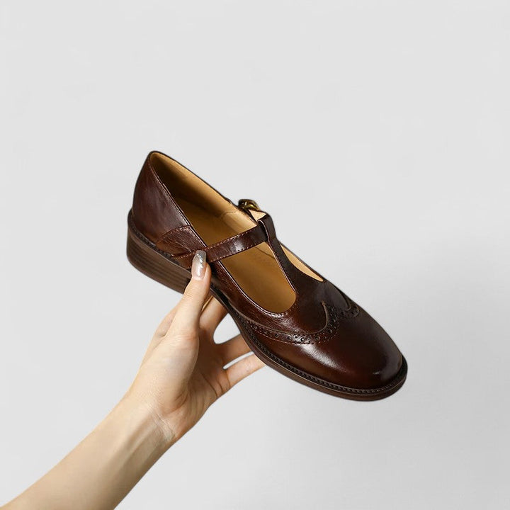 Women’s Shoes with Insole and Classic Strap