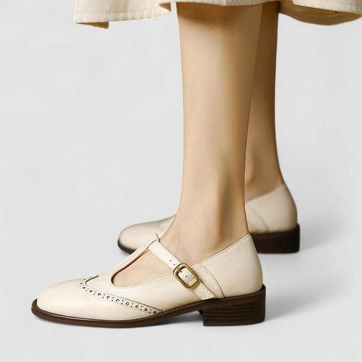 Women’s Shoes with Insole and Classic Strap
