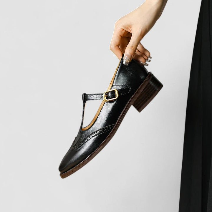 Women’s Shoes with Insole and Classic Strap