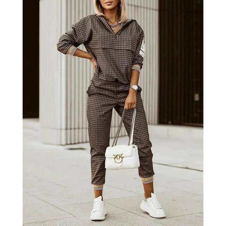 Women’s Tracksuit with Fluid Cut and Trendy Design