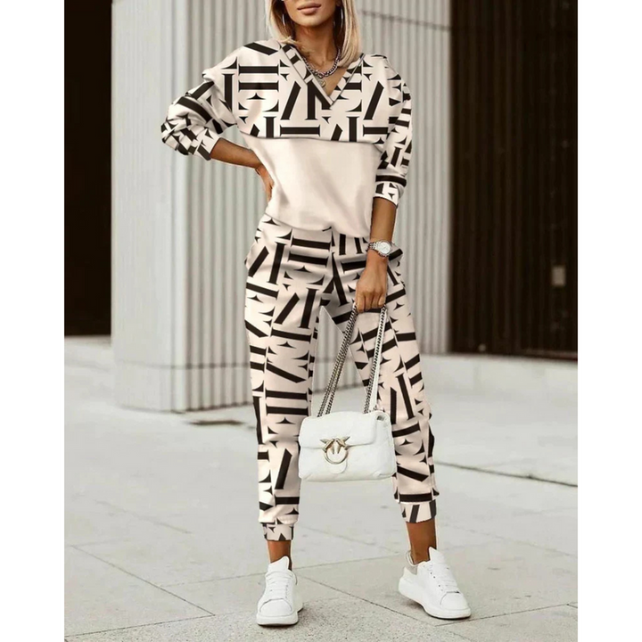 Women’s Tracksuit with Fluid Cut and Trendy Design