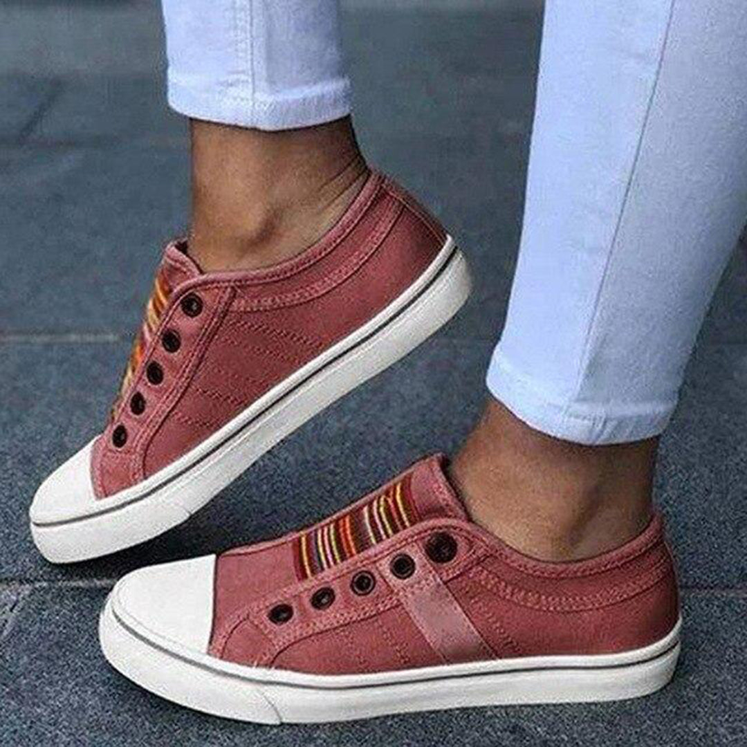 Women’s Casual Low-Top Sneakers with Lace-Up Design