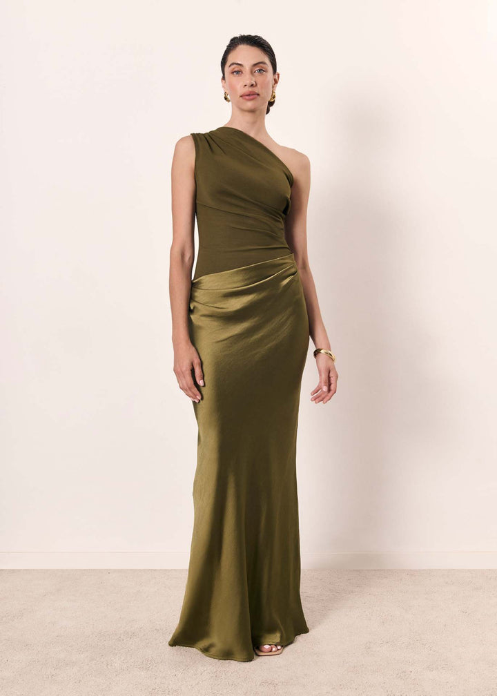 Women’s Maxi Dress with Elegant Neckline and Defined Waistline