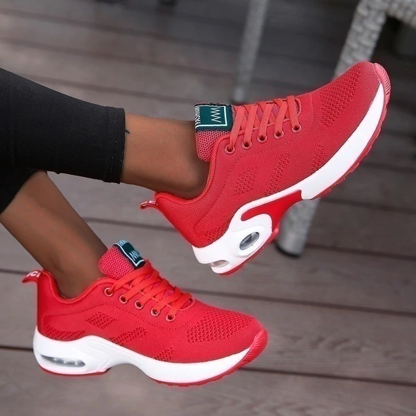 Women’s Sneakers with Adjustable Laces