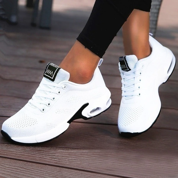 Women’s Sneakers with Adjustable Laces