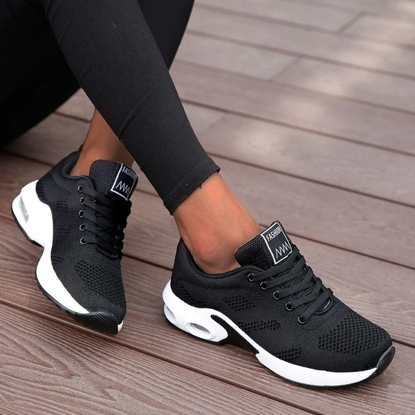 Women’s Sneakers with Adjustable Laces