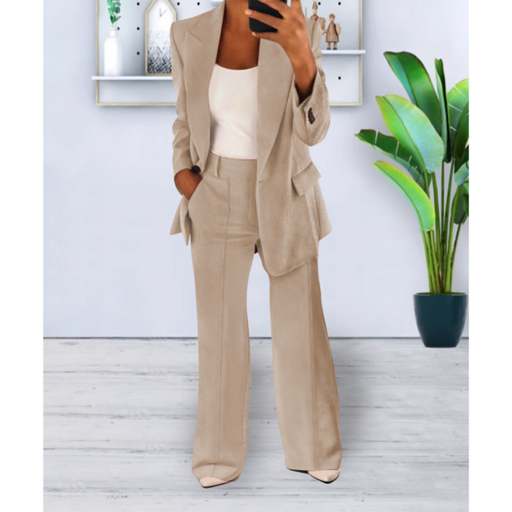 Women’s Two-Piece Suit with Pockets and Relaxed Fit