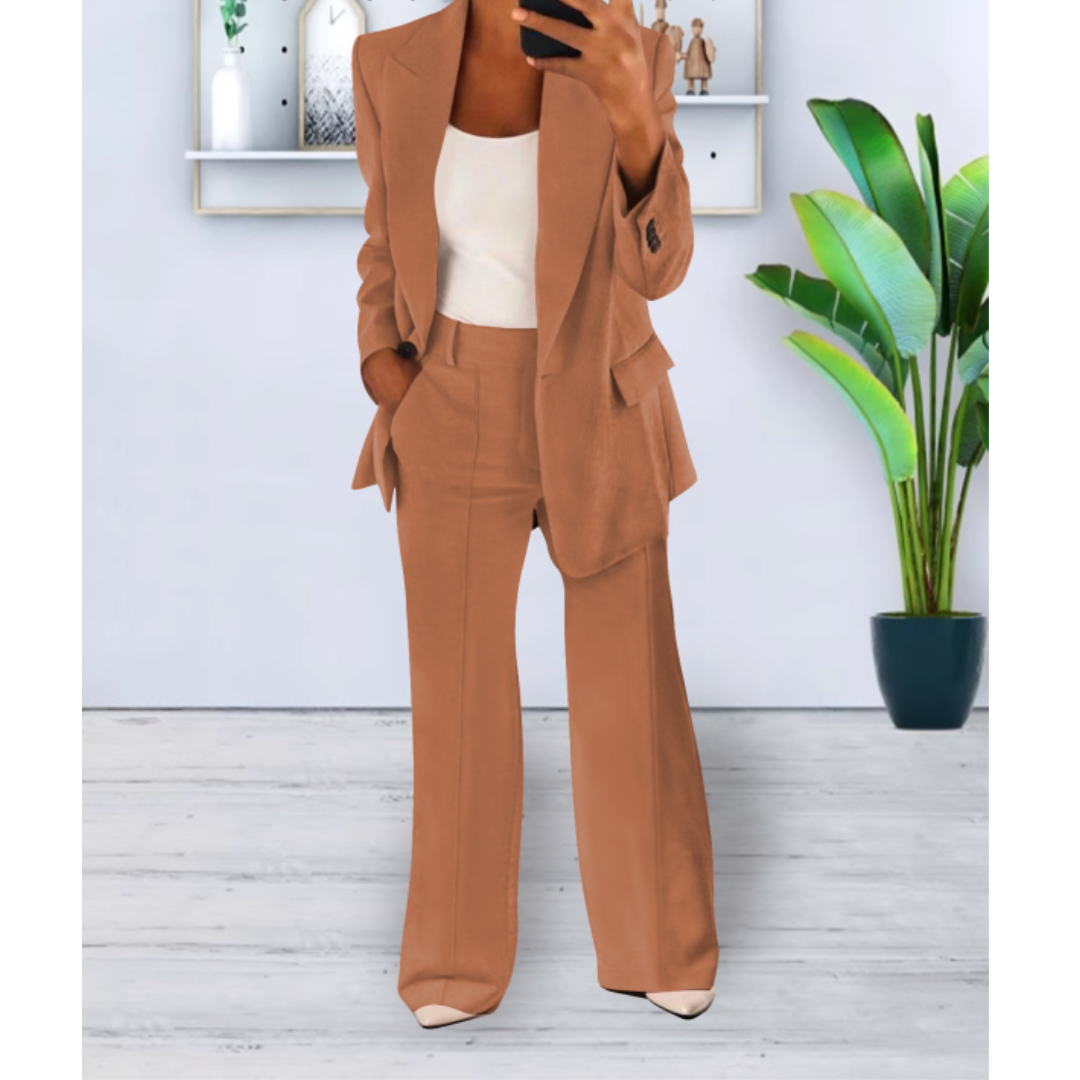 Women’s Two-Piece Suit with Pockets and Relaxed Fit